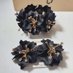 NWT Natasha Oversized Bracelet & Earrings Black & Gold Flowers.